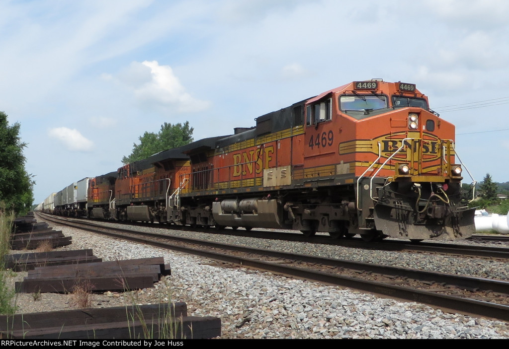 BNSF 4469 East